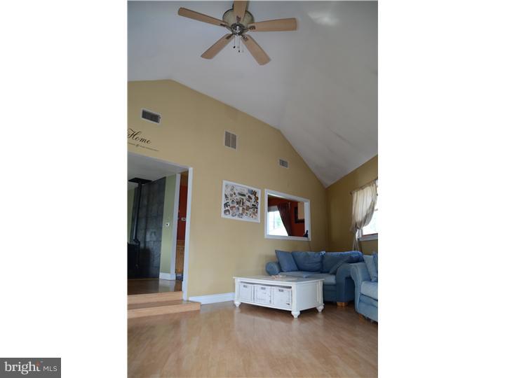 433 Andover Road Fairless Hills, PA 19030 - Photo 3 of 19 Living Room