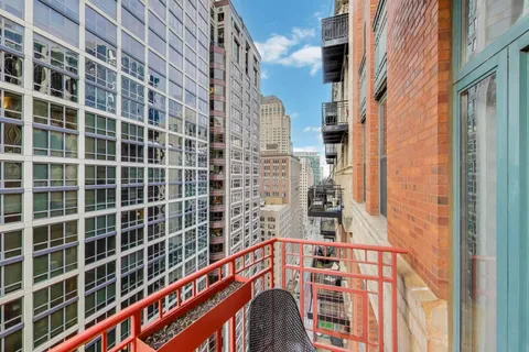 $275,000 | 208 West Washington Street, Unit 1913, Chicago, IL 60606