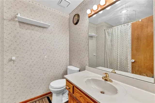 $305,000 | 6807 T Gabbert Drive, Pleasant Valley, MO 64068