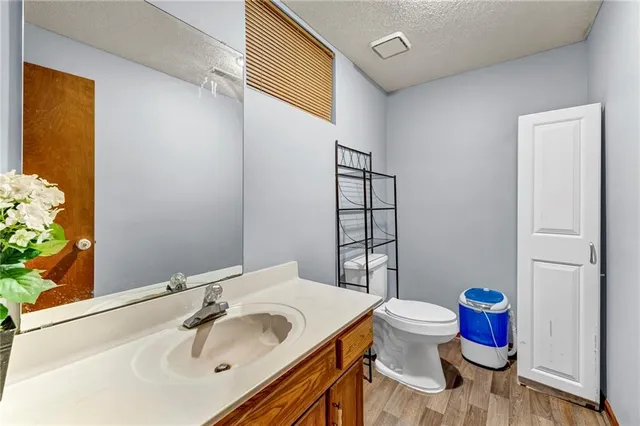 $305,000 | 6807 T Gabbert Drive, Pleasant Valley, MO 64068