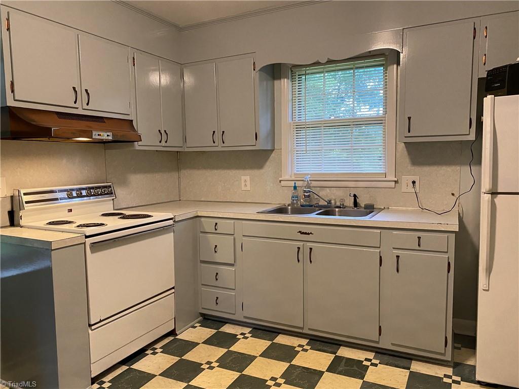 109 Sunset Drive King, NC 27021 - Photo 3 of 36