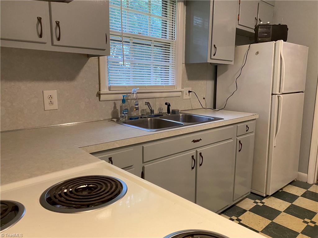 109 Sunset Drive King, NC 27021 - Photo 5 of 36