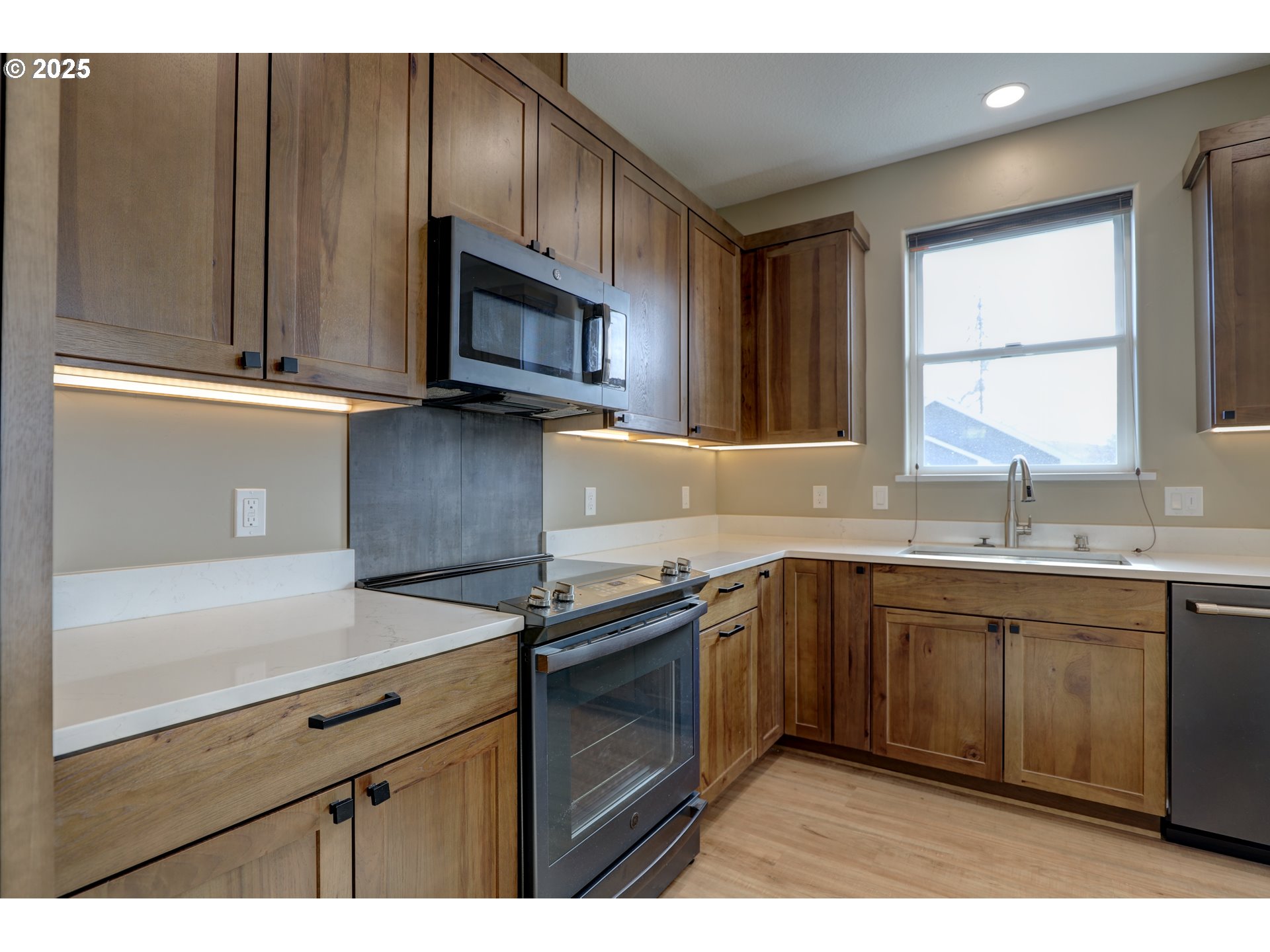 210 Johnston Street Dufur, OR 97021 - Photo 5 of 24 Gallery Image 5