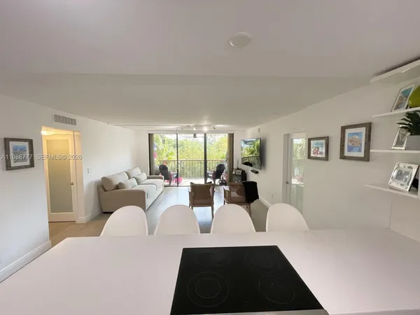 $5,300 | 101 Ocean Ln Drive, Unit 304, Key Biscayne, FL 33149