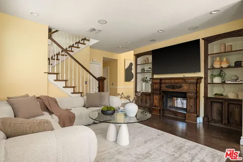 $1,369,000 | 350 Anzio Way, Oak Park, CA 91377