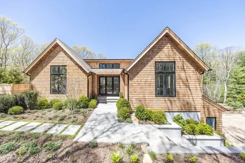 $4,995,000 | 21 Ocean Parkway, East Hampton, NY 11937