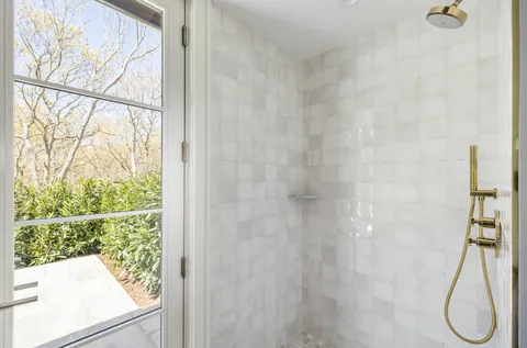 $4,995,000 | 21 Ocean Parkway, East Hampton, NY 11937
