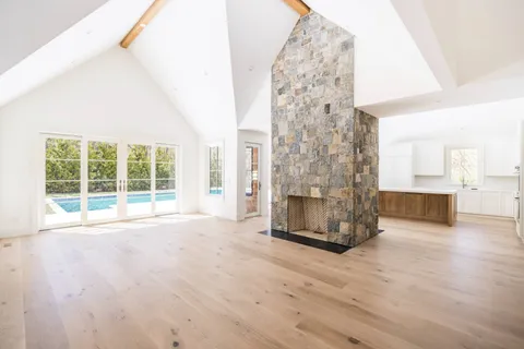 $4,995,000 | 21 Ocean Parkway, East Hampton, NY 11937