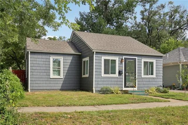 $188,950 | 823 South Tremont Avenue, Ottawa, KS 66067