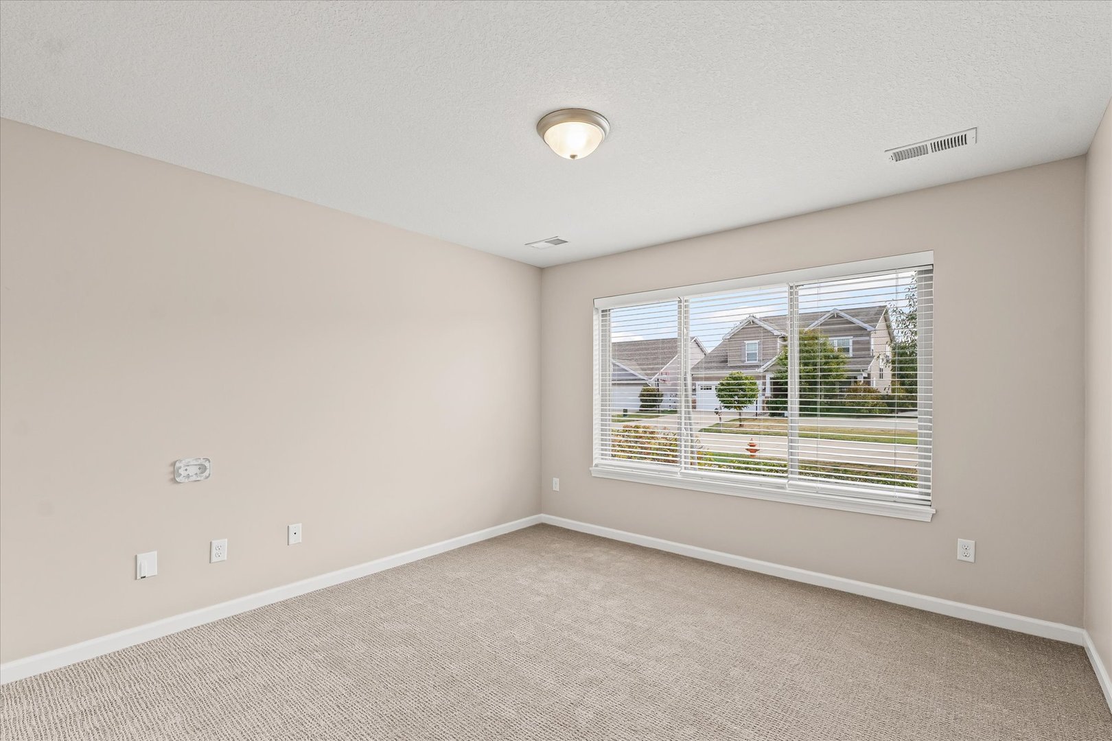 3109 Stanley Lane Champaign, IL 61822 - Photo 29 of 39 an empty room with window