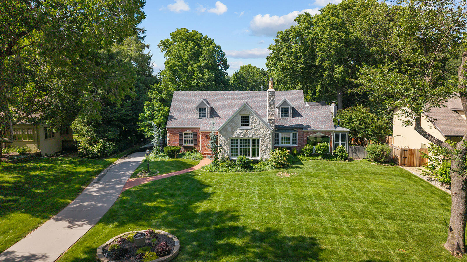 1645 East Meadowmere Street Springfield, MO 65804 - Photo 2 of 72 DJI_20260610161630_0622_D