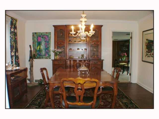 2746 Sherwood Road Columbus, OH 43209 - Photo 4 of 9