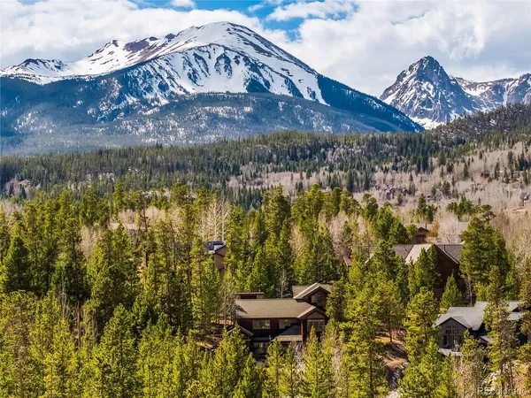 a view of a back yard of the house and a lake view