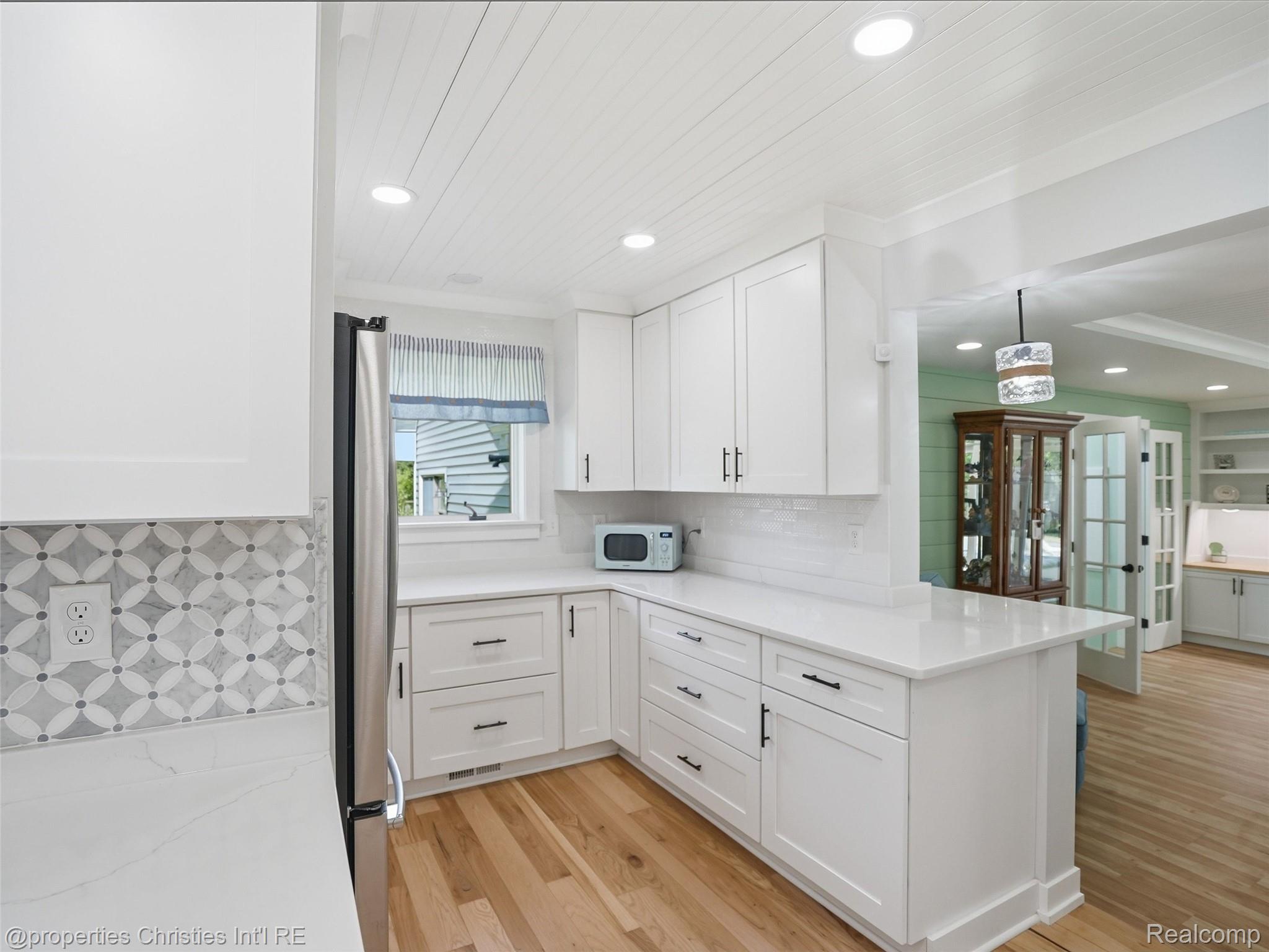 8645 Toma Road Pinckney, MI 48169 - Photo 11 of 65 Additional kitchen area with view of great room