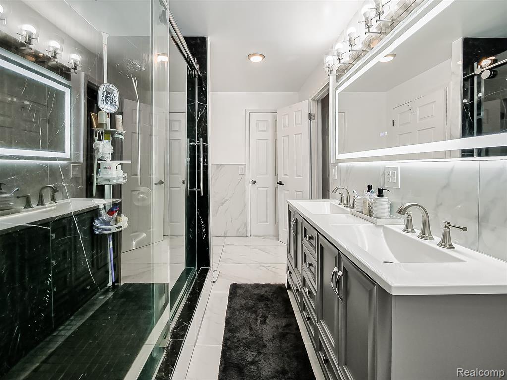 29721 Farmington Road Farmington, MI 48331 - Photo 10 of 45