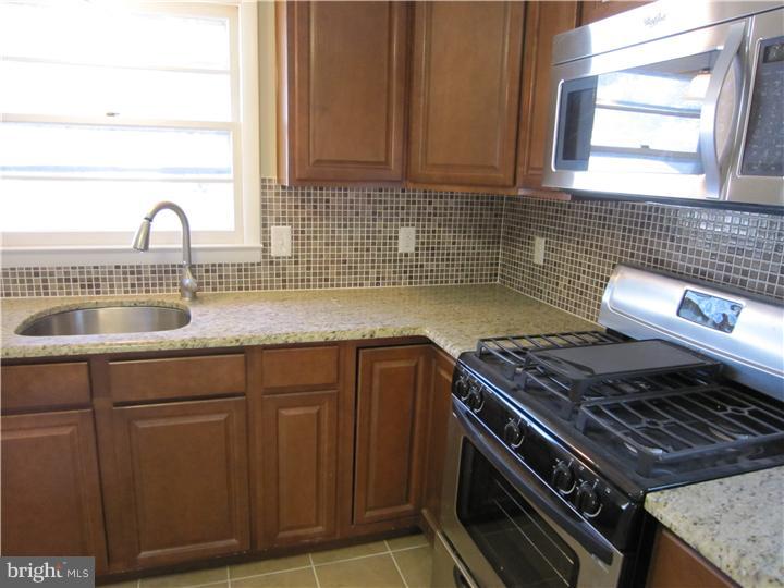515 Democrat Road Gibbstown, NJ 08027 - Photo 4 of 19 Kitchen
