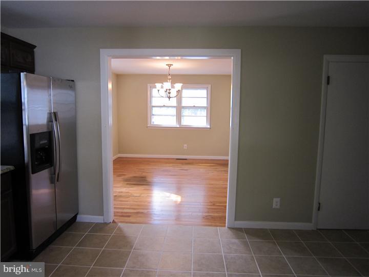 515 Democrat Road Gibbstown, NJ 08027 - Photo 5 of 19 Kitchen
