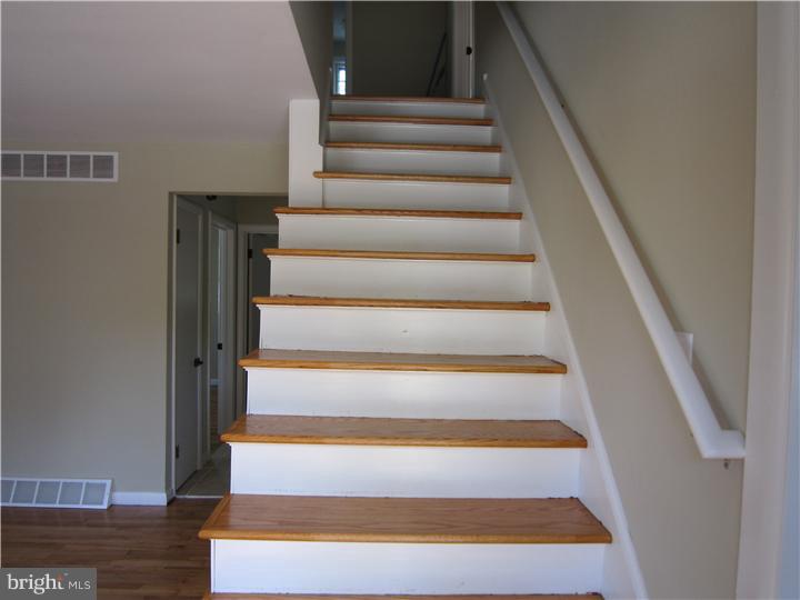 515 Democrat Road Gibbstown, NJ 08027 - Photo 10 of 19 Hallway