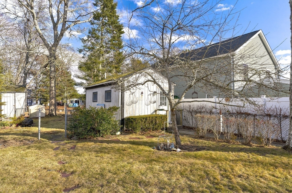 64 Rose Point Avenue Wareham, MA 02576 - Photo 19 of 31