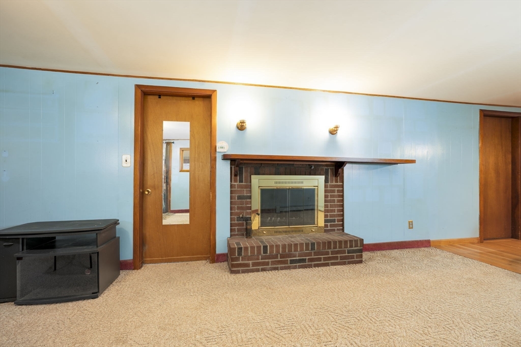 64 Rose Point Avenue Wareham, MA 02576 - Photo 4 of 31