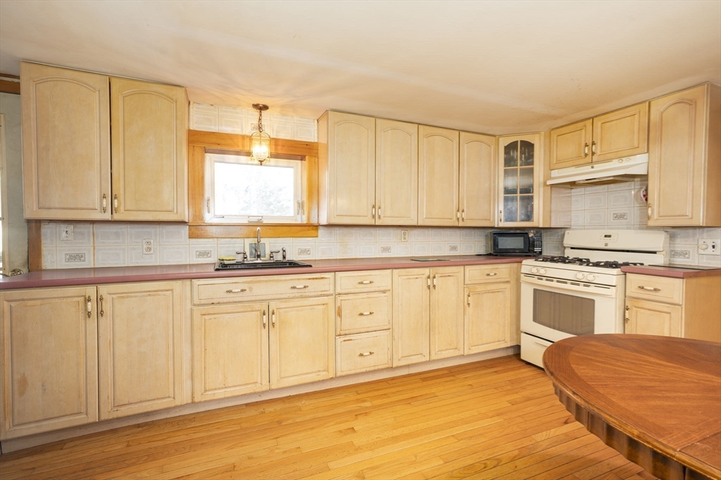 64 Rose Point Avenue Wareham, MA 02576 - Photo 7 of 31