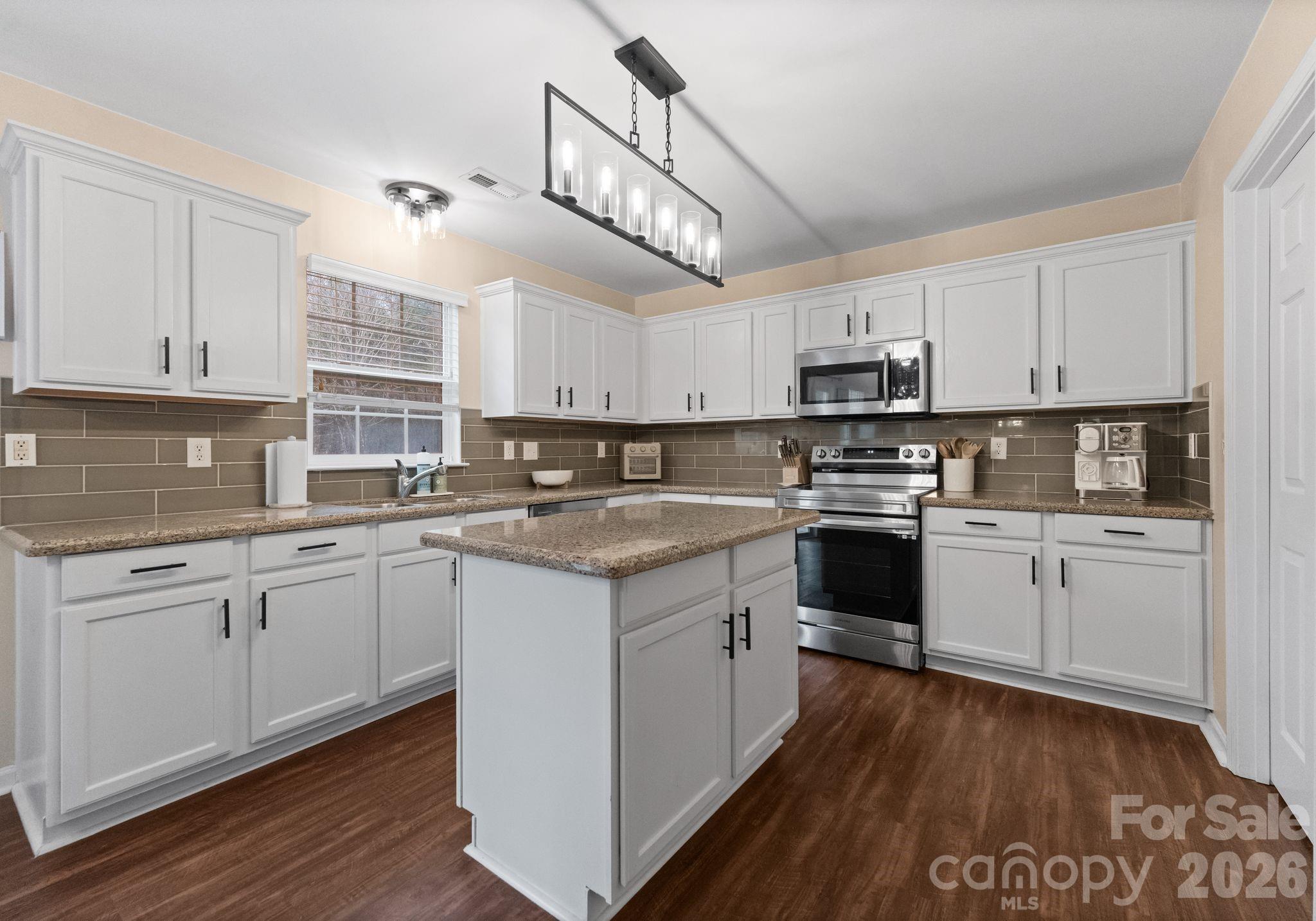 135 Amber Woods Drive Tega Cay, SC 29708 - Photo 7 of 30