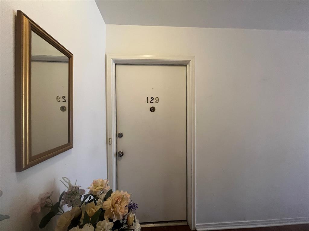 3730 Fairfield Avenue, Unit 129 Shreveport, LA 71104 - Photo 4 of 15 a view of a hallway