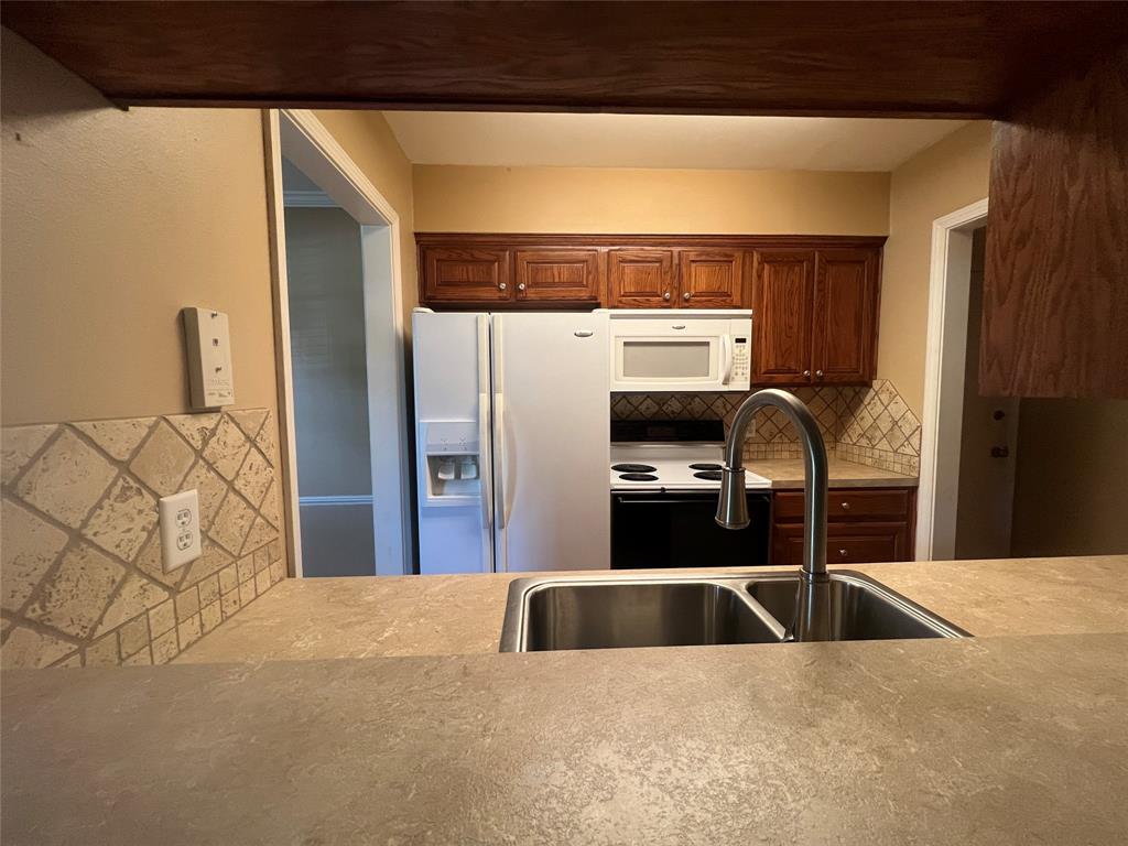 3730 Fairfield Avenue, Unit 129 Shreveport, LA 71104 - Photo 10 of 15 a kitchen with stainless steel appliances kitchen island a refrigerator sink and stove