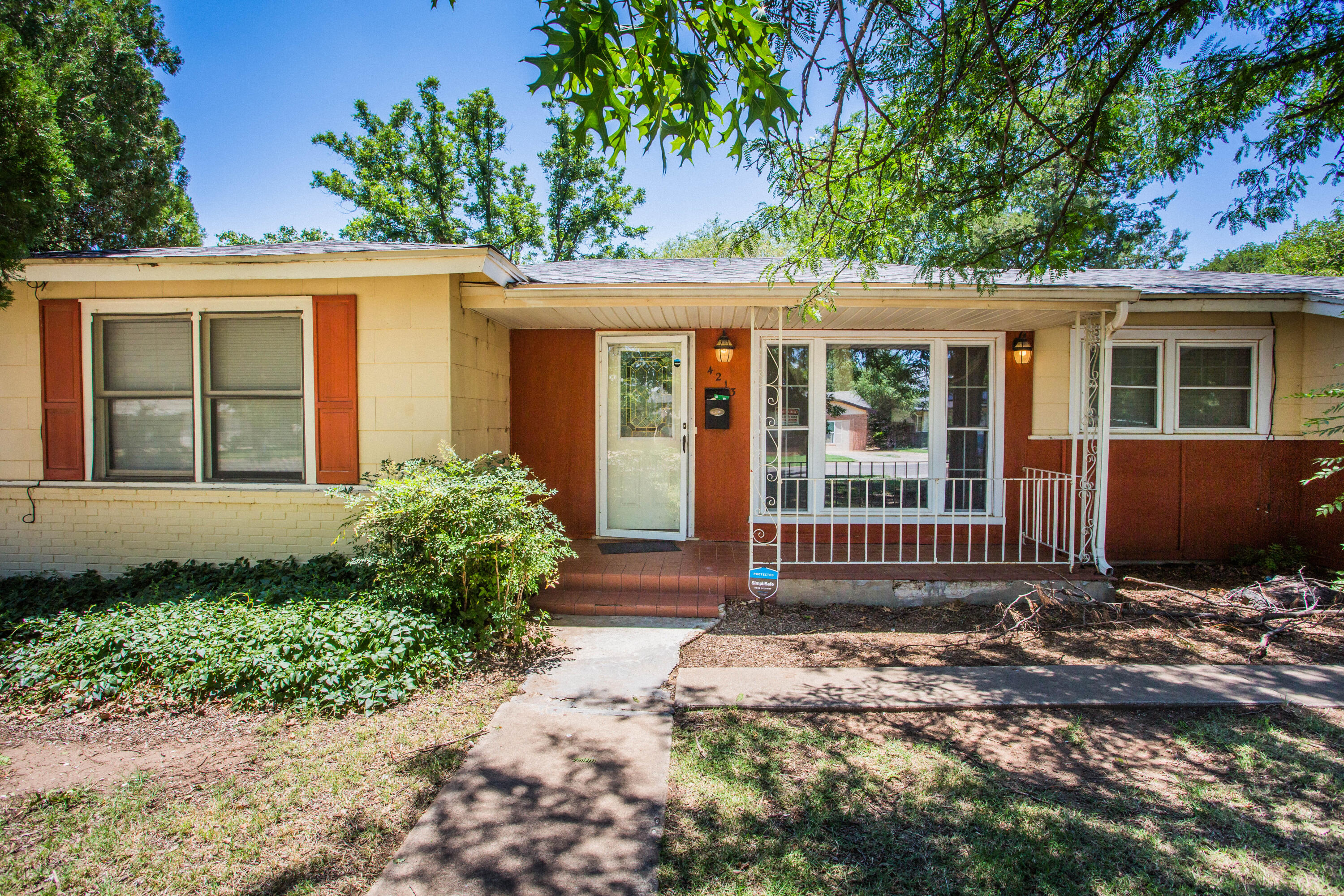 4213 40th Street Lubbock, TX 79413 - Photo 2 of 30 front view of a house with a garden