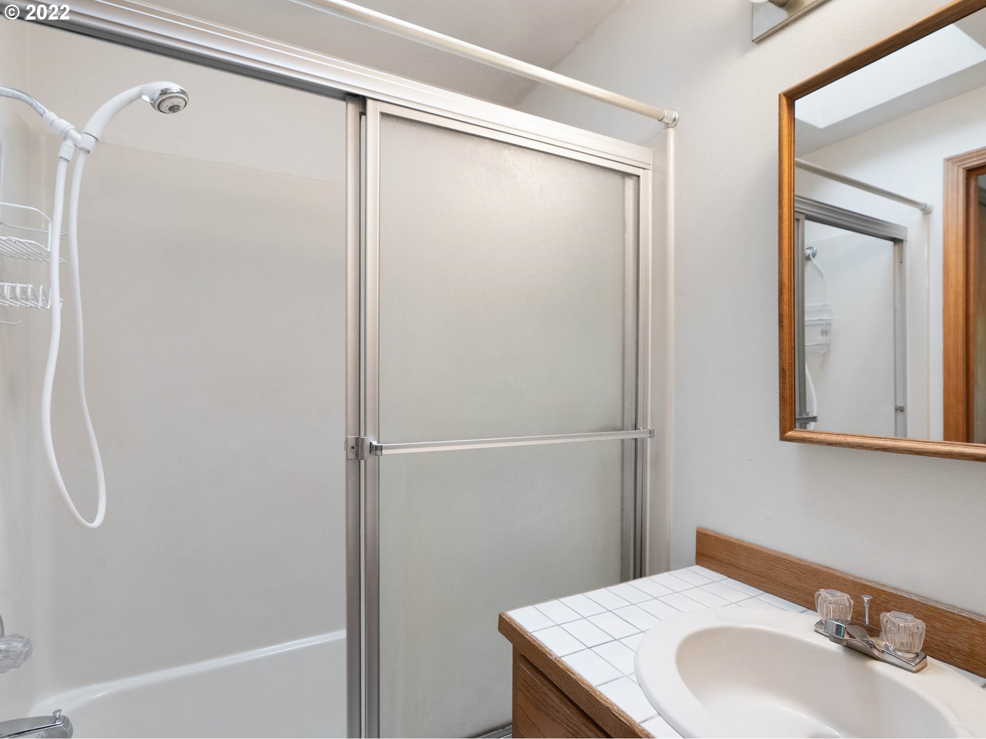 20470 Southwest Rosa Drive Beaverton, OR 97078 - Photo 15 of 32 Bathroom, Attached