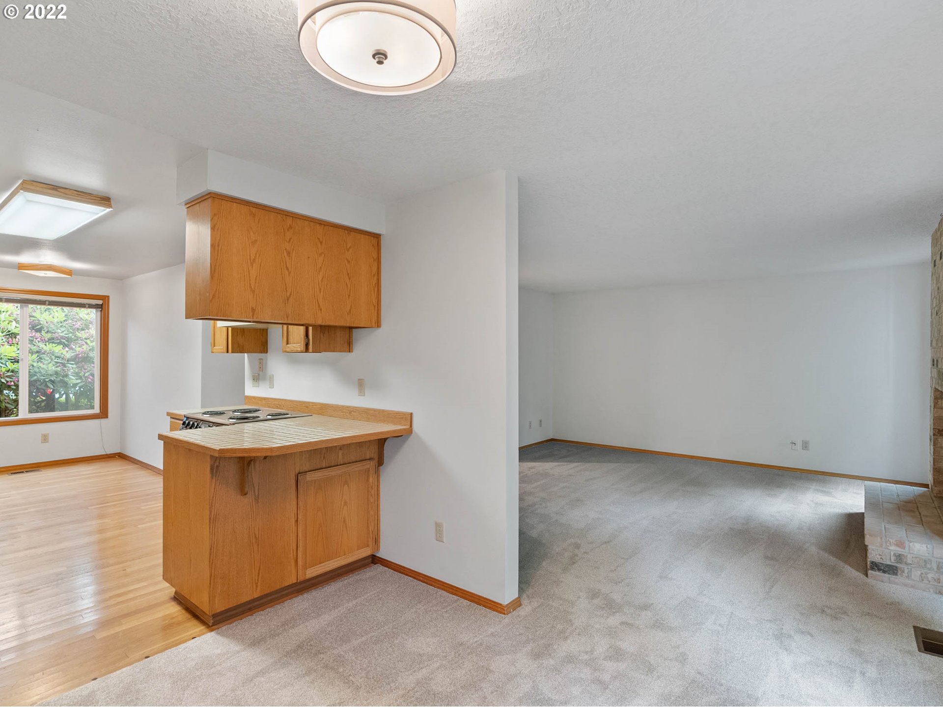 20470 Southwest Rosa Drive Beaverton, OR 97078 - Photo 5 of 32 Kitchen/Dining Room