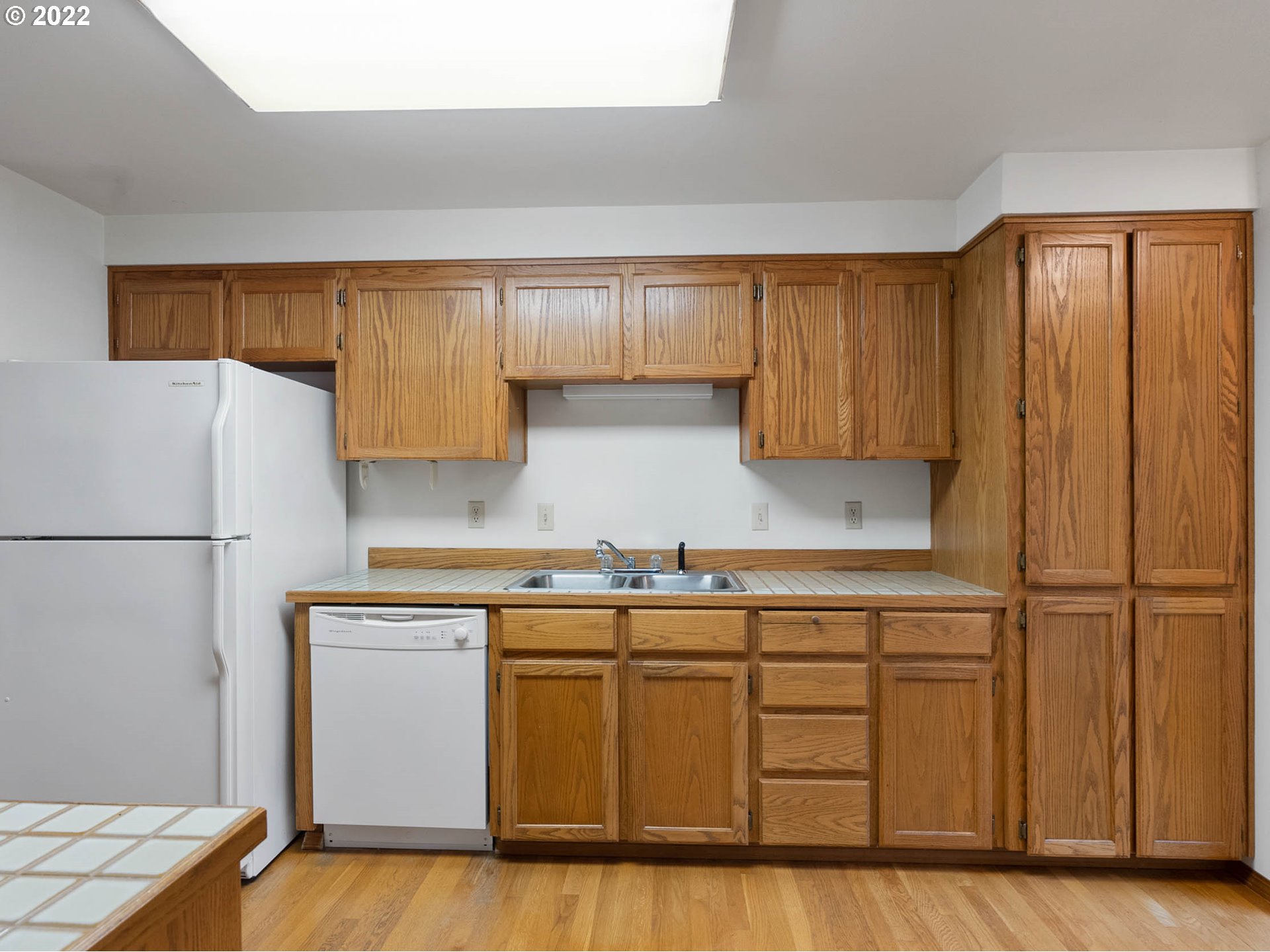 20470 Southwest Rosa Drive Beaverton, OR 97078 - Photo 6 of 32 Kitchen
