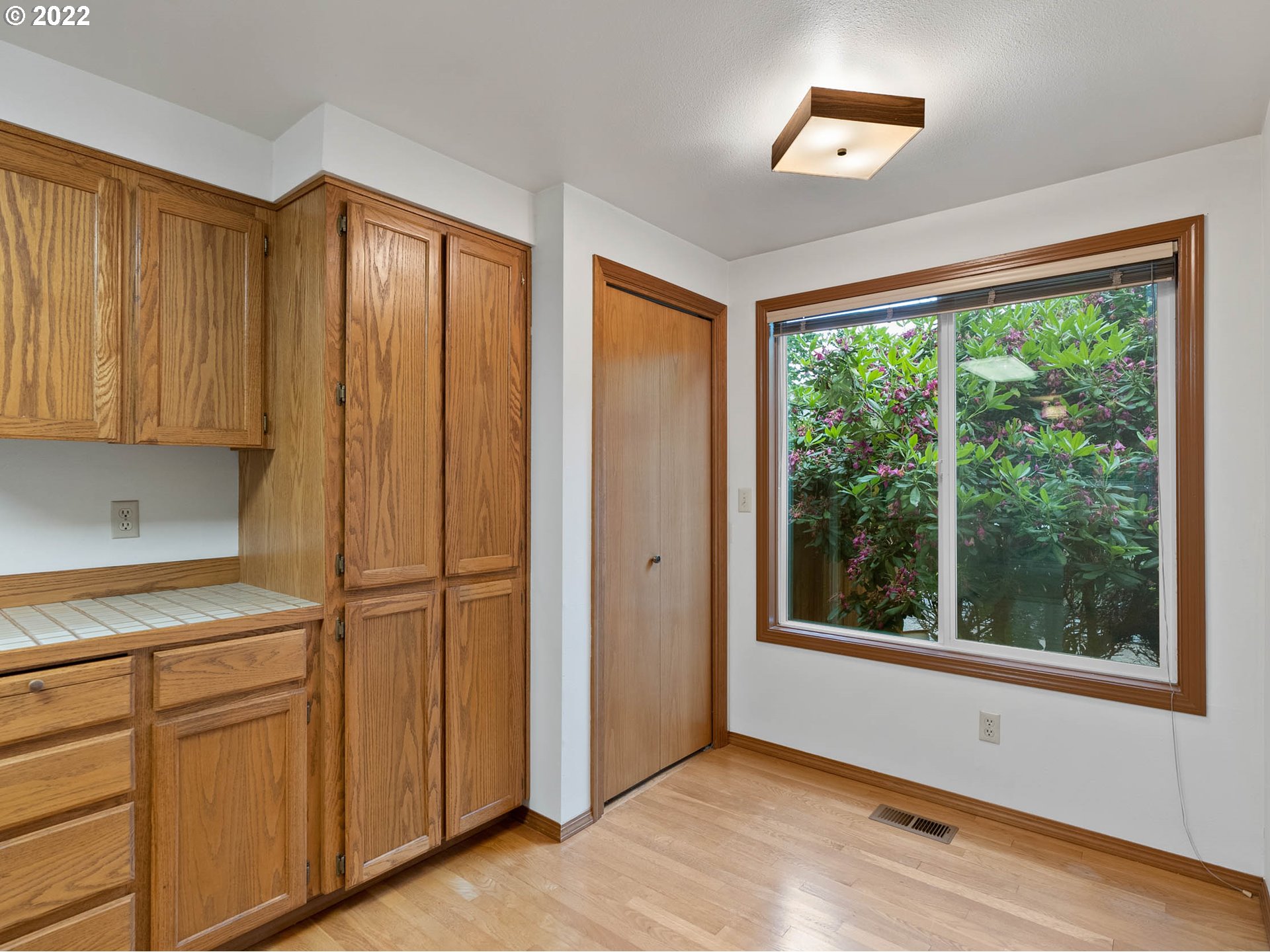 20470 Southwest Rosa Drive Beaverton, OR 97078 - Photo 7 of 32 Kitchen