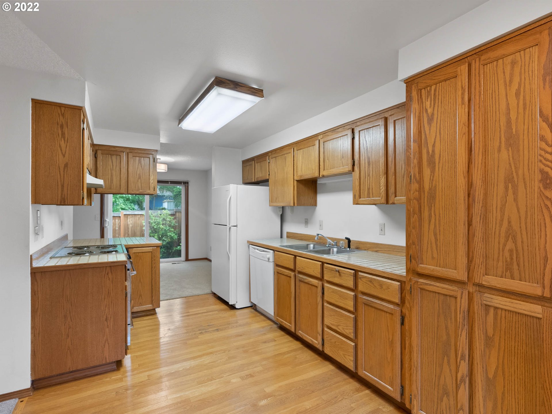 20470 Southwest Rosa Drive Beaverton, OR 97078 - Photo 8 of 32 Kitchen