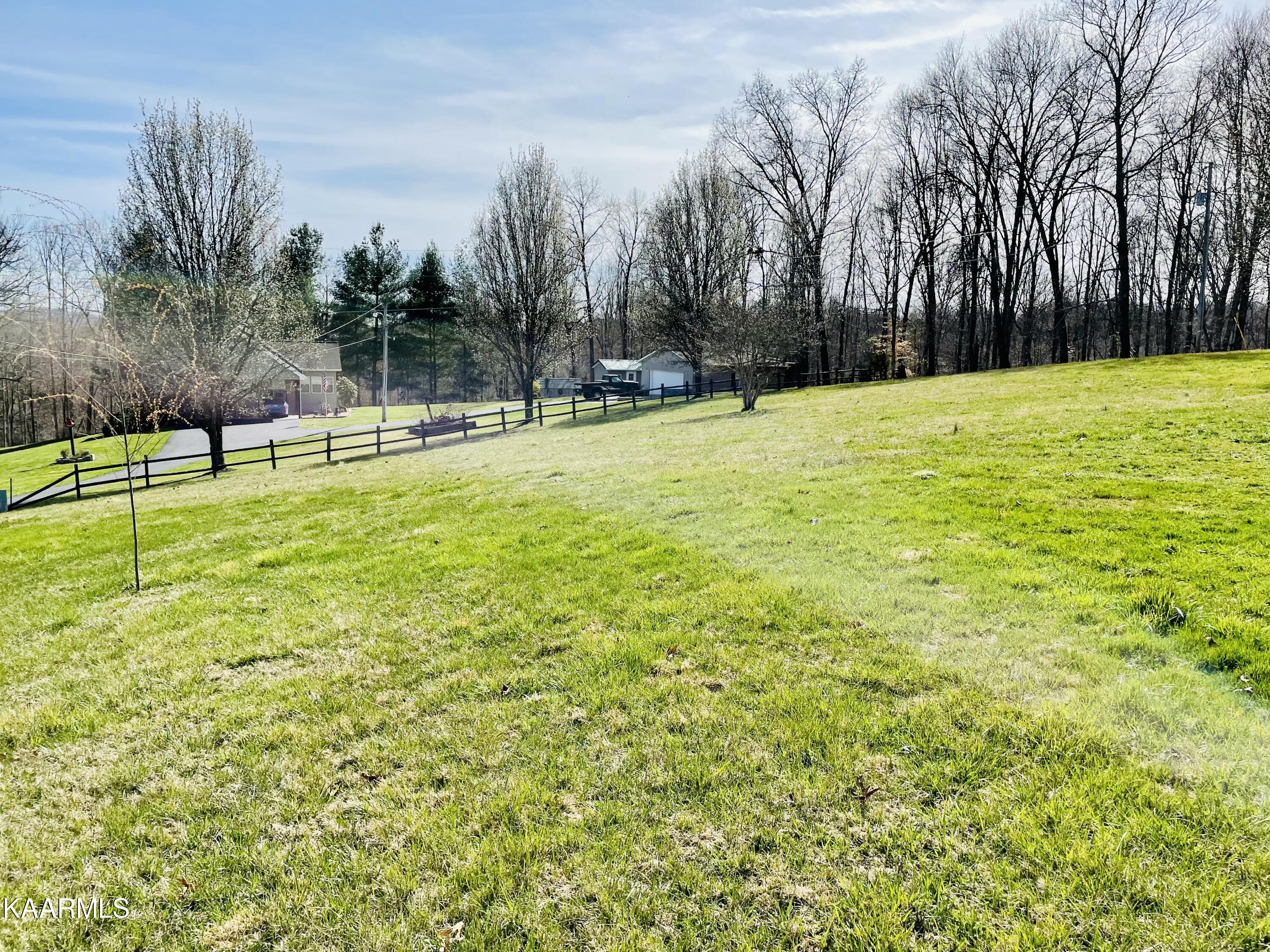 397 Whitaker Lane Tazewell, TN 37879 - Photo 3 of 13 92135CD4-EE2E-4E98-AB8A-EE41E401B3C2