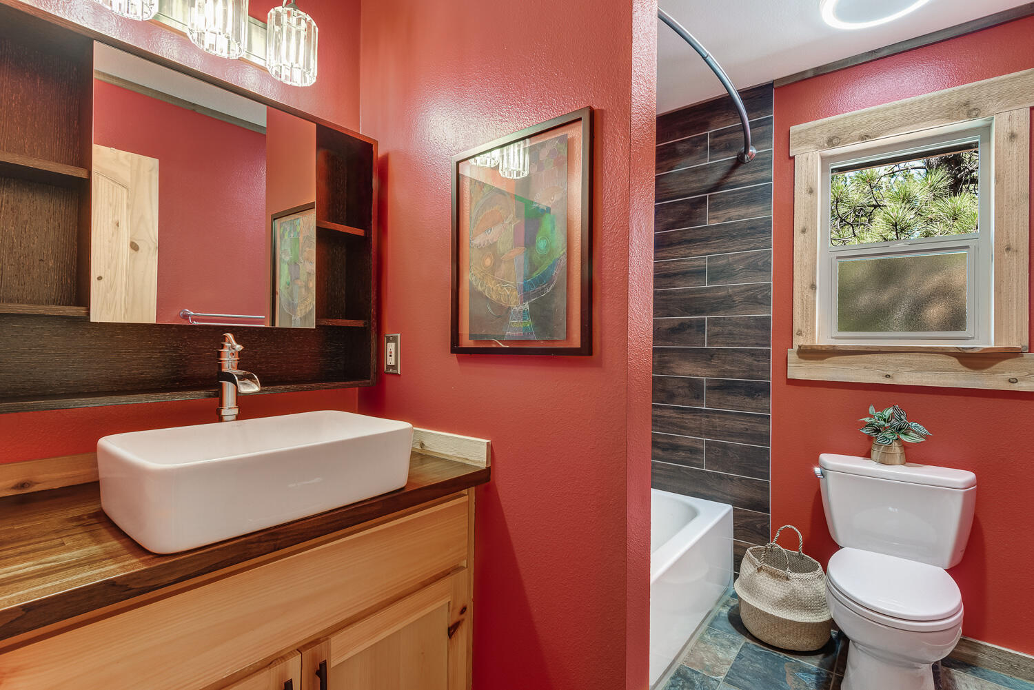 18796 Choctaw Road Bend, OR 97702 - Photo 22 of 35 Main Bathroom
