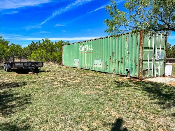 a view of a back yard