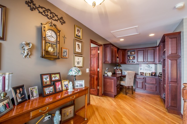 293 Ridge Road North Aurora, IL 60542 - Photo 15 of 21 a living room with lots of furniture and kitchen view
