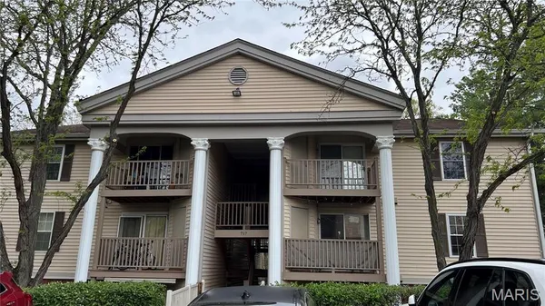 $1,300 | 717 Ridgeside Drive, Unit L, Ballwin, MO 63021