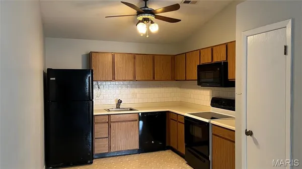$1,300 | 717 Ridgeside Drive, Unit L, Ballwin, MO 63021