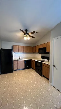 $1,300 | 717 Ridgeside Drive, Unit L, Ballwin, MO 63021