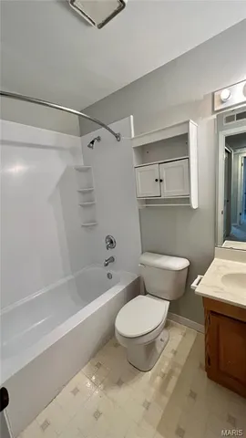 $1,400 | 717 Ridgeside Drive, Unit L, Ballwin, MO 63021