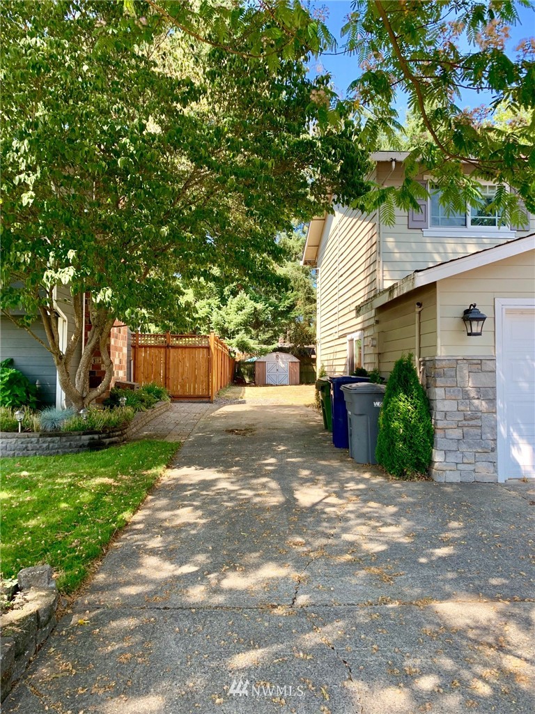 4606 Northeast 22nd Place Renton, WA 98059 - Photo 23 of 24