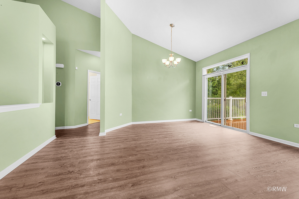 981 Oak Ridge Boulevard Elgin, IL 60120 - Photo 6 of 46 Gallery Image 6