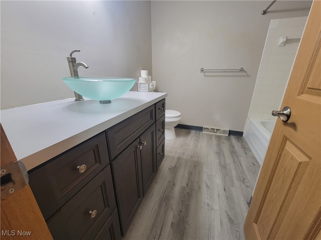 10983 Spear Road Painesville, OH 44077 - Photo 11 of 33 main floor full bath