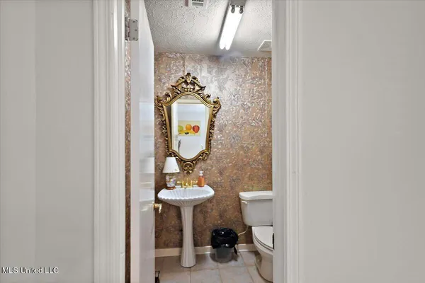 $488,000 | 7994 Midway Road, Raymond, MS 39154