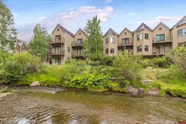 a view of a pathway both side of house