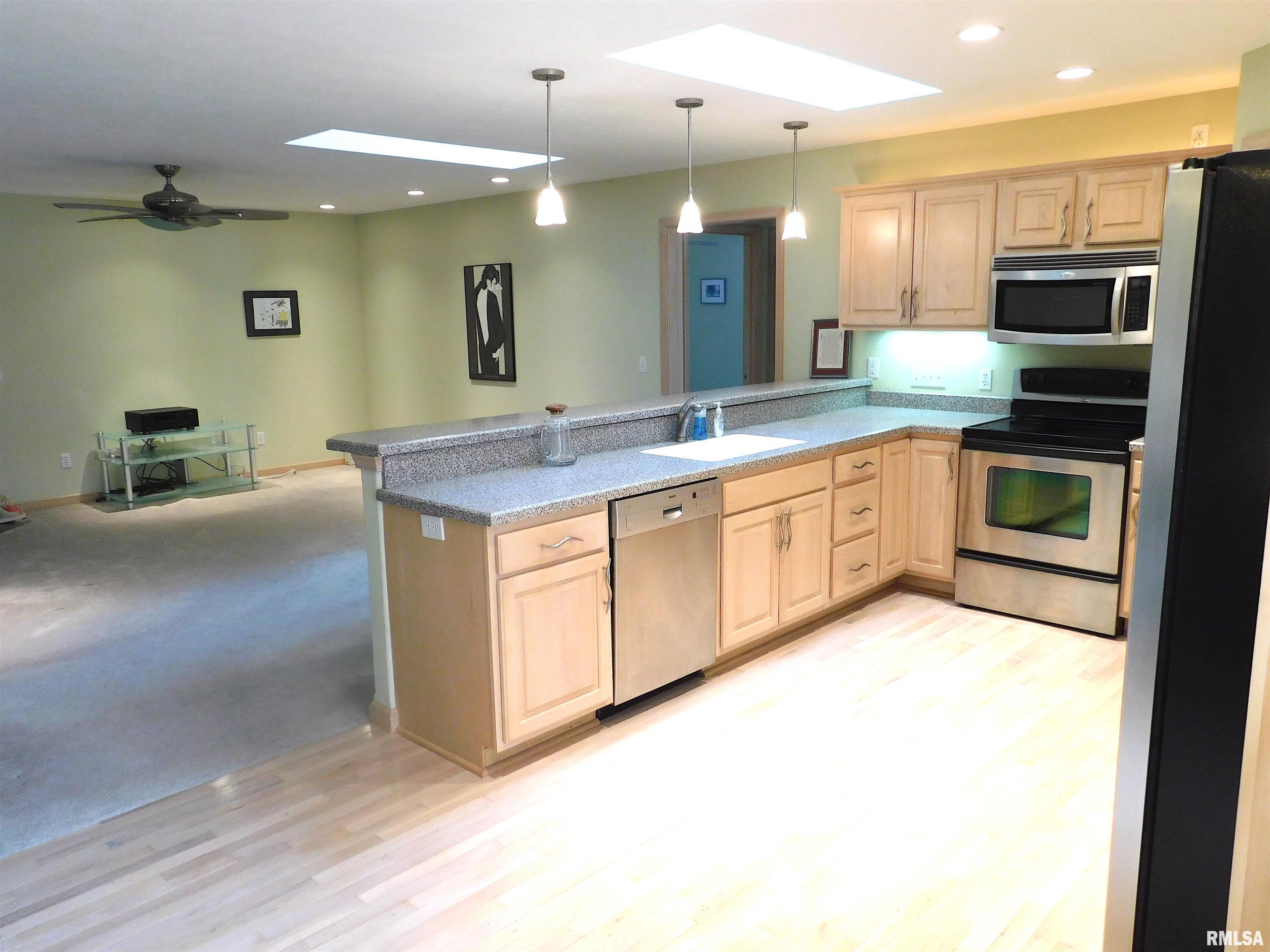 7112 Preston Drive Springfield, IL 62711 - Photo 2 of 20