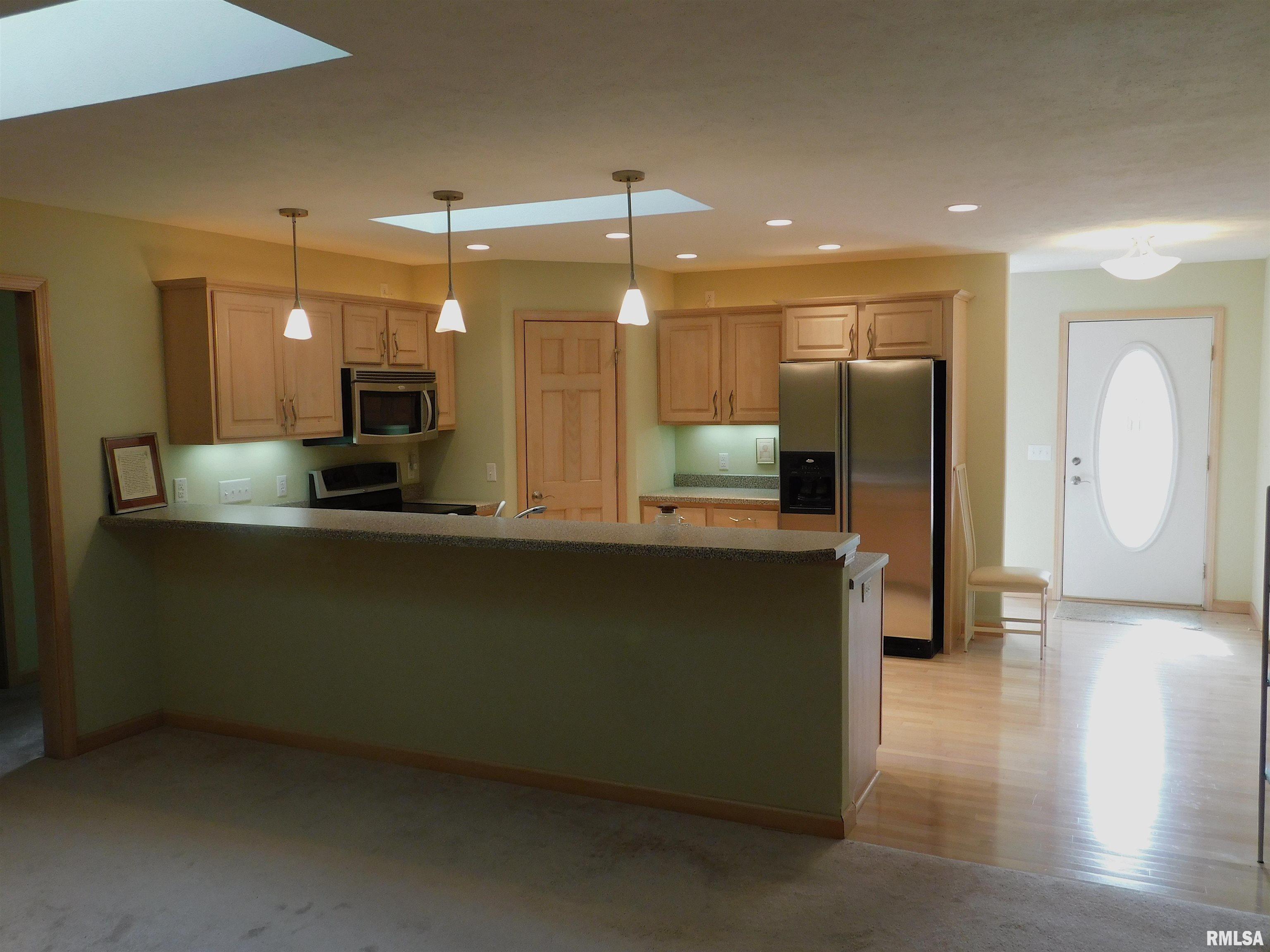 7112 Preston Drive Springfield, IL 62711 - Photo 3 of 20