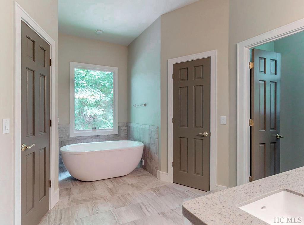 87 Oak Road Highlands, NC 28741 - Photo 17 of 29 Gallery Image 17